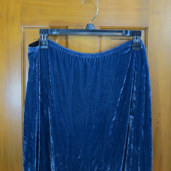 Chico's Denim Blue Midi Skirt Crushed Velveteen Tiered Rayon & Silk Size 2 - Picture 2 of 9
